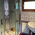 Peniche Helios - Insolite Independant Hotel na wodzie