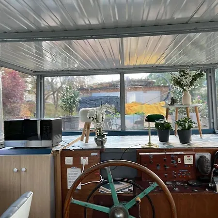 Peniche Helios 船屋